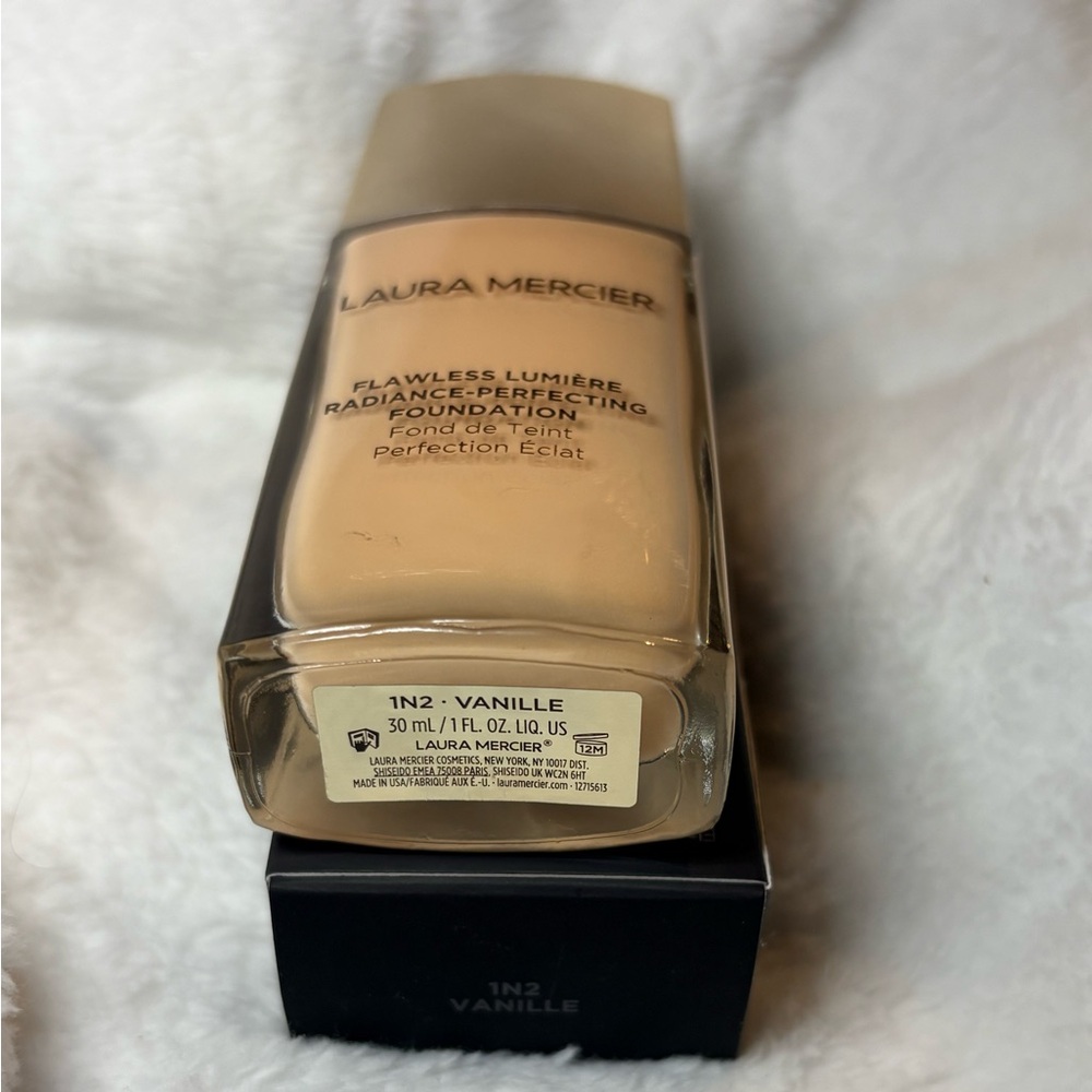 Laura Mercier Flawless Lumière Foundation in Shade 1N2 VANIELLE Brand New in Box - Picture 2 of 2